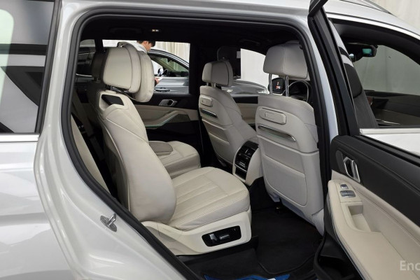 2023 BMW X7 с пробегом 30 828 км