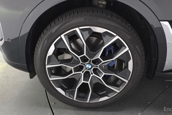 2023 BMW X7 с пробегом 40 095 км