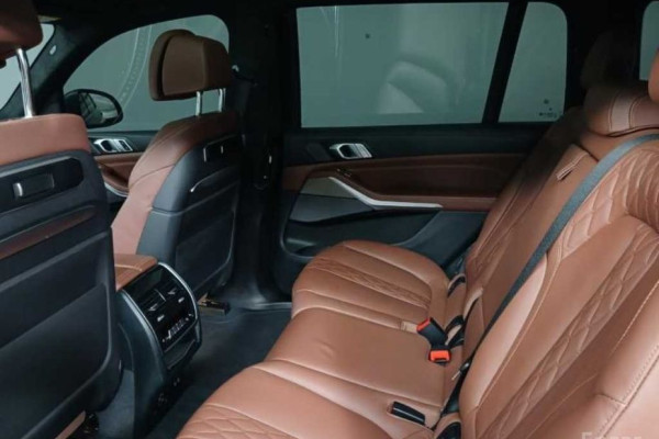 2023 BMW X7 с пробегом 40 988 км