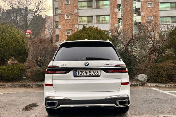 2023 BMW X7 с пробегом 54 622 км