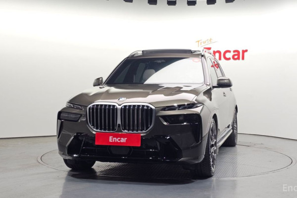 2023 BMW X7 с пробегом 23 163 км