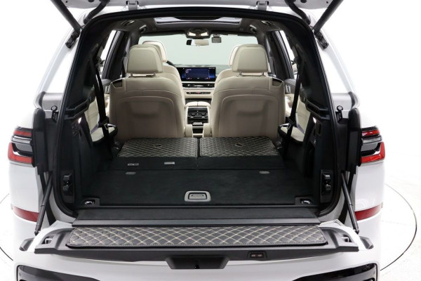 2023 BMW X7 с пробегом 22 172 км