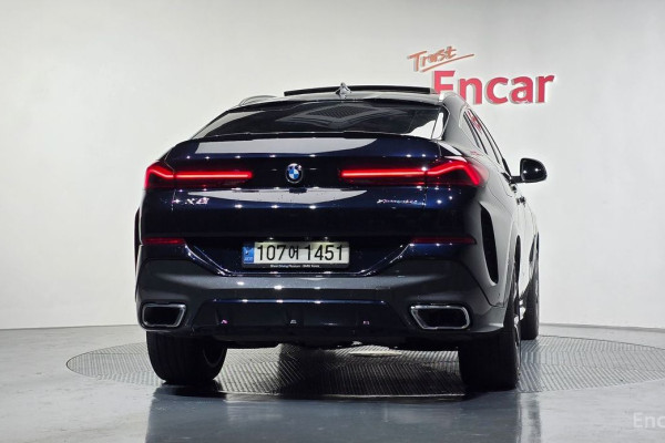 2022 BMW X6 с пробегом 70 334 км