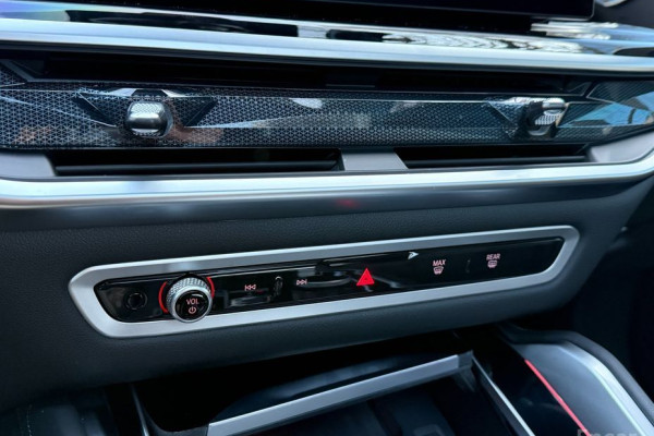 2025 BMW X6 с пробегом 3 980 км