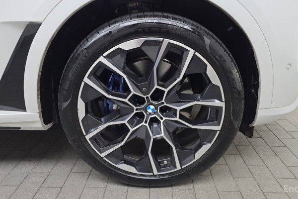 2025 BMW X7 с пробегом 20 672 км