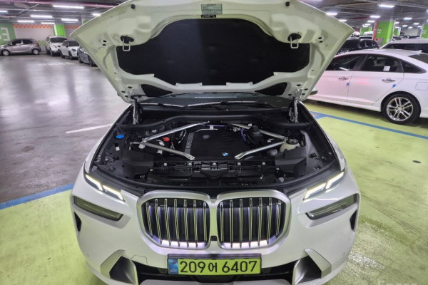2025 BMW X7 с пробегом 11 092 км