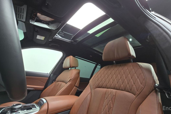 2025 BMW X7 с пробегом 9 135 км