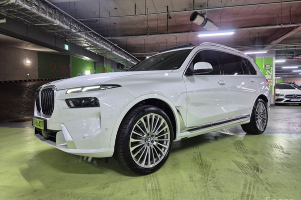 2025 BMW X7 с пробегом 11 092 км