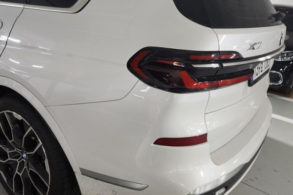 2025 BMW X7 с пробегом 9 337 км