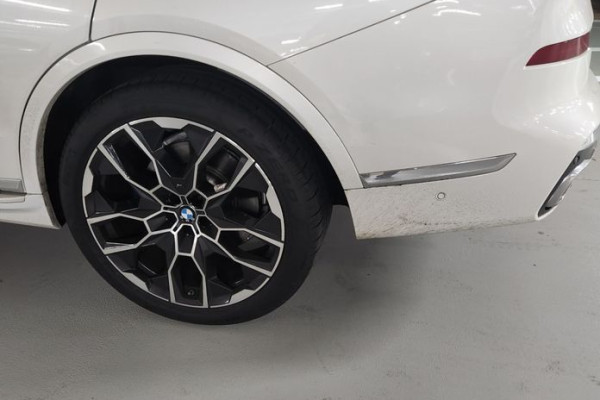 2025 BMW X7 с пробегом 9 337 км