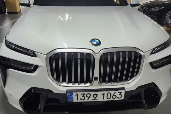 2025 BMW X7 с пробегом 9 337 км
