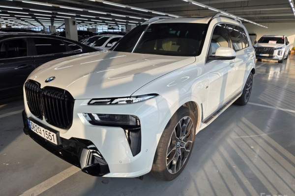 2025 BMW X7 с пробегом 11 474 км