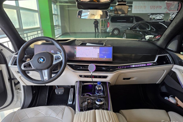 2025 BMW X7 с пробегом 11 474 км