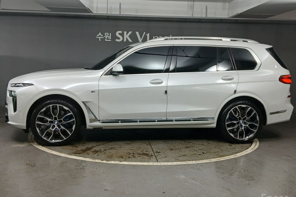 2025 BMW X7 с пробегом 7 517 км