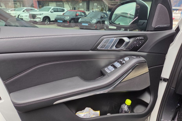 2025 BMW X7 с пробегом 8 162 км