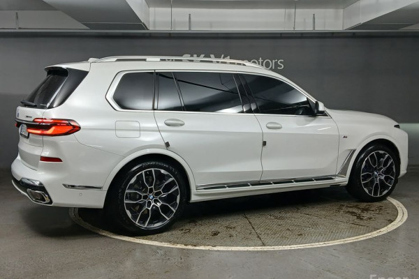 2025 BMW X7 с пробегом 7 517 км