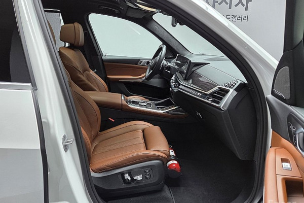 2025 BMW X7 с пробегом 6 678 км