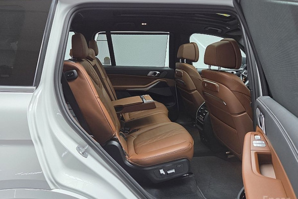 2025 BMW X7 с пробегом 6 678 км