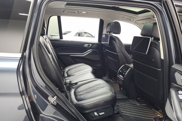 2022 BMW X7 с пробегом 56 210 км