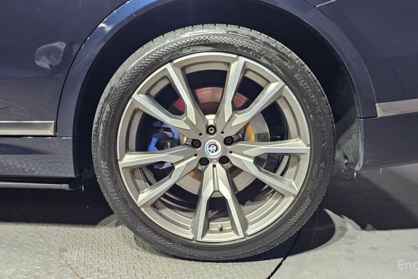 2022 BMW X7 с пробегом 73 337 км