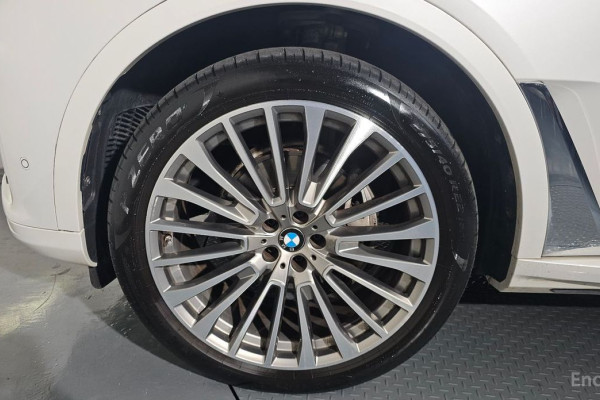 2022 BMW X7 с пробегом 39 906 км