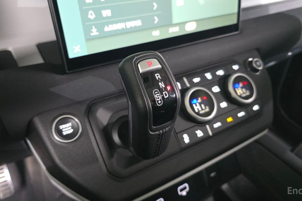 2022 Land Rover Defender с пробегом 17 590 км