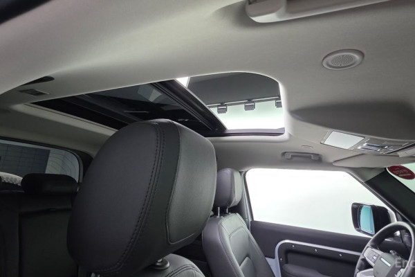 2022 Land Rover Defender с пробегом 17 590 км