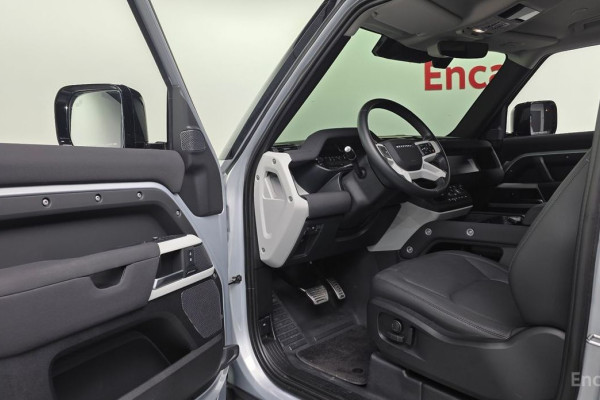 2022 Land Rover Defender с пробегом 17 590 км