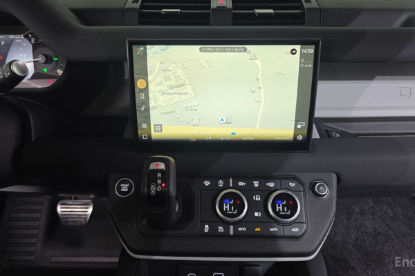 2022 Land Rover Defender с пробегом 17 590 км