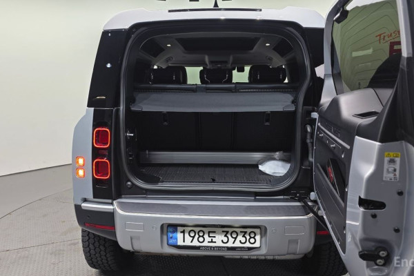 2022 Land Rover Defender с пробегом 17 590 км