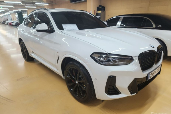 2025 BMW X4 с пробегом 10 800 км