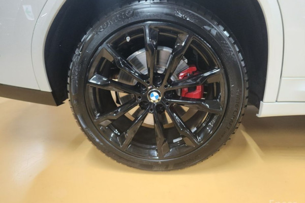 2025 BMW X4 с пробегом 10 800 км