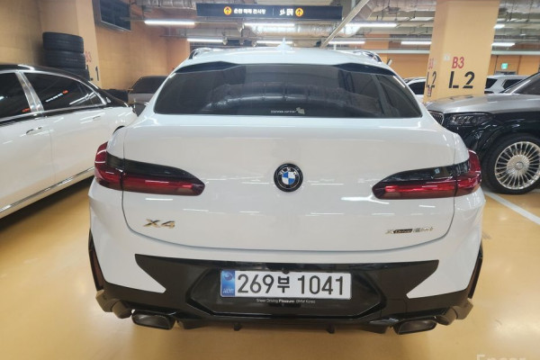 2025 BMW X4 с пробегом 10 800 км