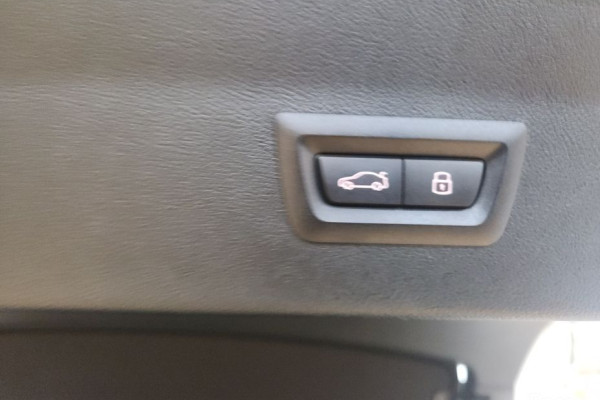 2025 BMW X4 с пробегом 10 800 км