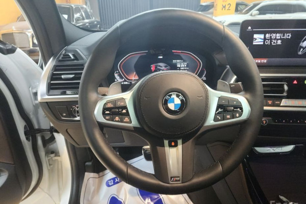 2025 BMW X4 с пробегом 10 800 км