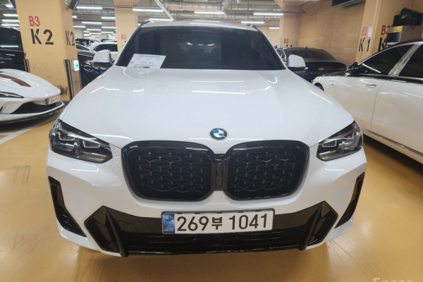 2025 BMW X4 с пробегом 10 800 км