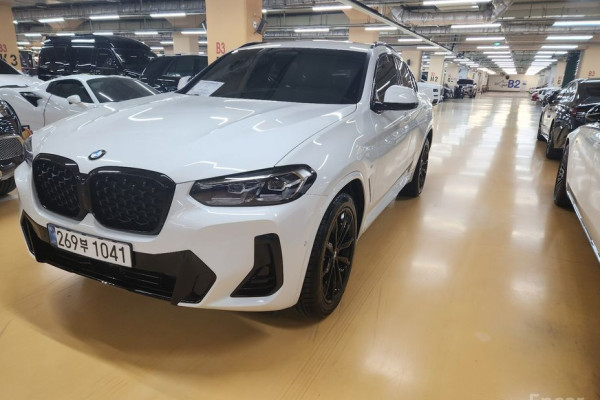 2025 BMW X4 с пробегом 10 800 км