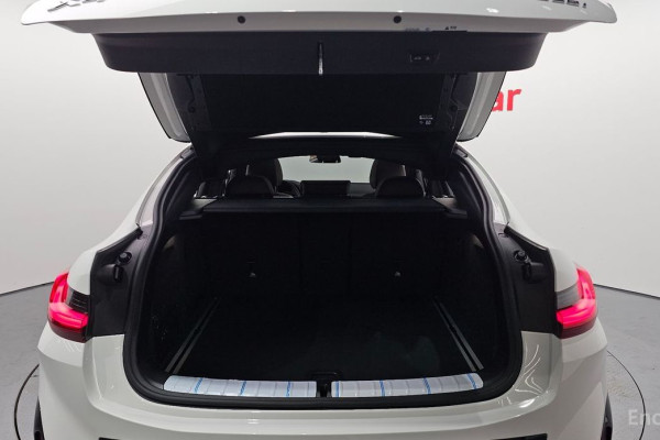 2025 BMW X4 с пробегом 8 109 км