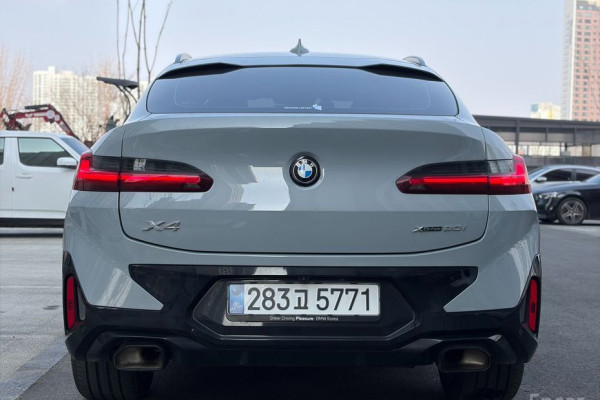 2025 BMW X4 с пробегом 25 208 км