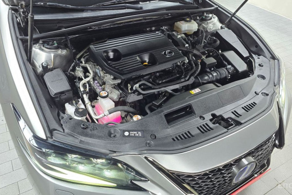 2022 Lexus ES с пробегом 104 339 км