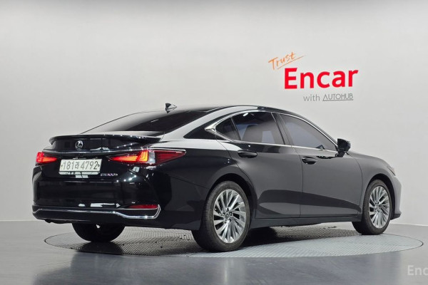 2023 Lexus ES с пробегом 84 660 км