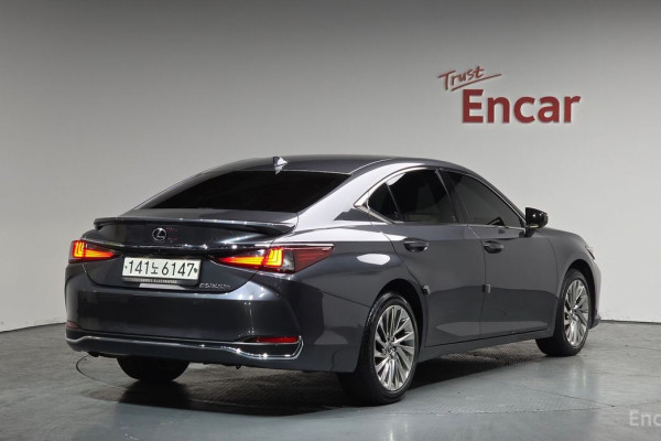 2023 Lexus ES с пробегом 44 365 км