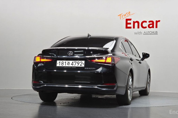 2023 Lexus ES с пробегом 84 660 км