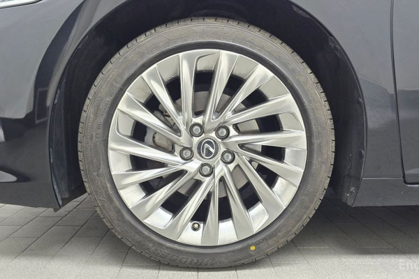 2023 Lexus ES с пробегом 84 660 км