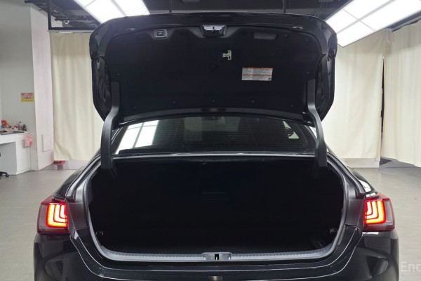 2023 Lexus ES с пробегом 56 465 км