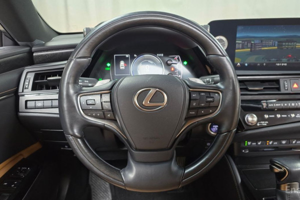 2022 Lexus ES с пробегом 43 012 км