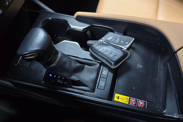 2023 Lexus ES с пробегом 84 660 км