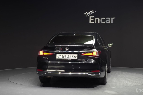 2023 Lexus ES с пробегом 44 994 км