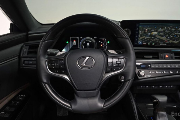2023 Lexus ES с пробегом 44 365 км