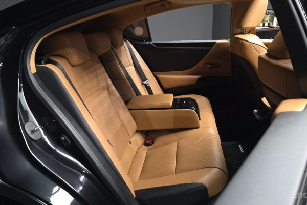 2023 Lexus ES с пробегом 44 994 км